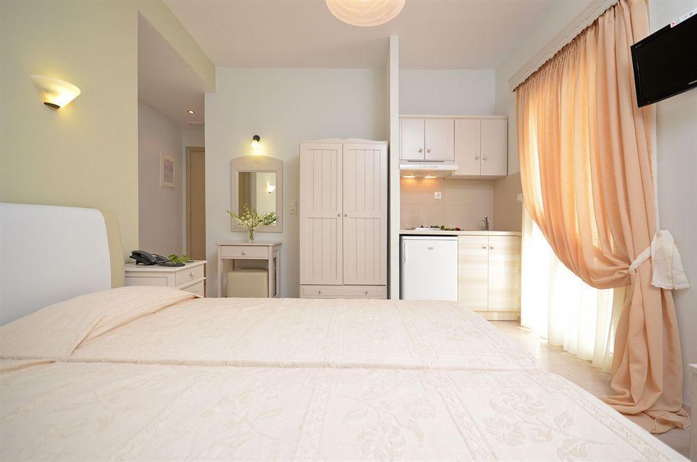 Blue Sky Aparthotel Naxos City Exterior photo